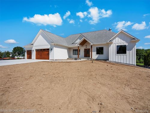 7680 Parshallville Rd, Fenton, MI, 48430-4900 | Card Image