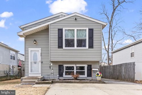 558 Elizabeth Ln, GLEN BURNIE, MD, 21061-3807 | Card Image