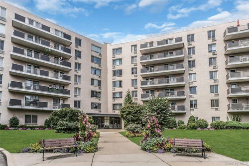 6b-135 Post Ave, Westbury, NY, 11590-3163 | Card Image