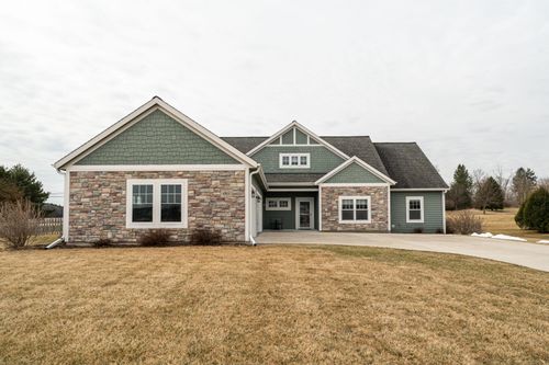 4915 Meadowview Ct, Grafton, WI, 53024-1105 | Card Image