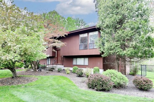 47 Camp Hill Rd, Pomona, NY, 10970-3201 | Card Image