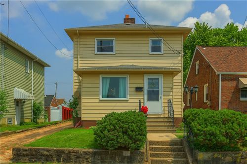 520 38th St, Beaver Falls, PA, 15010-3445 | Card Image
