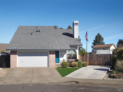 105 Zapata Court, Windsor, CA, 95492 | Card Image
