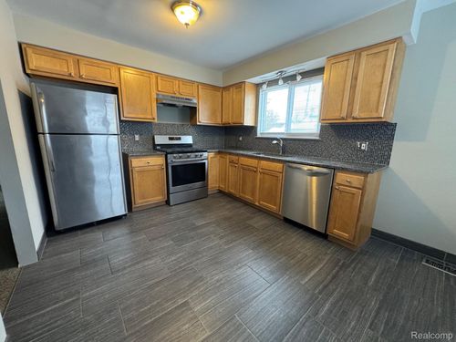 2010 Guthrie Ave, Royal Oak, MI, 48067-3548 | Card Image