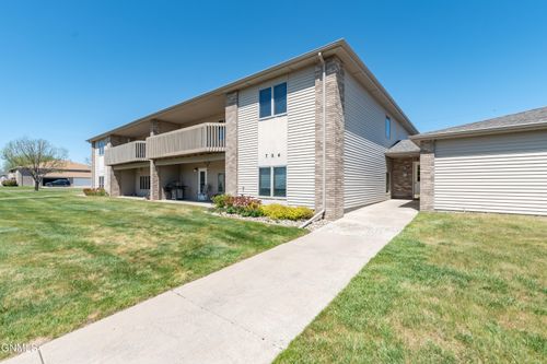 7-704 Bridgeport Dr, Bismarck, ND, 58504-7466 | Card Image