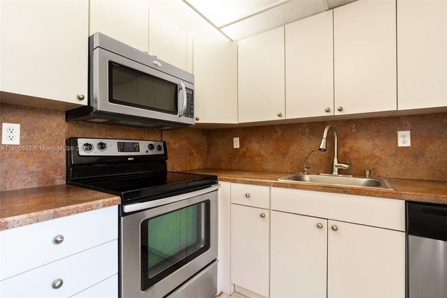 446 - 446 Flanders J, Condo with 2 bedrooms, 2 bathrooms and null parking in Delray Beach FL | Image 8