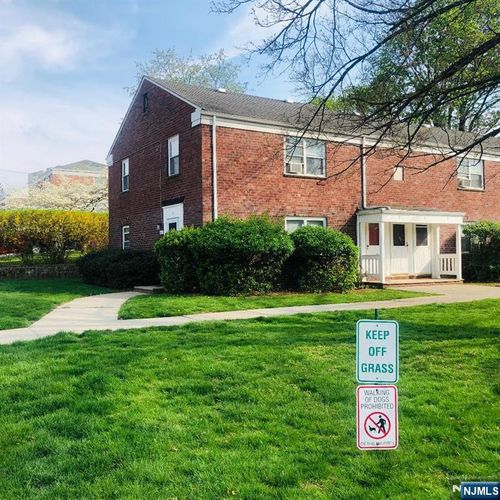 451 Heath Pl, Hackensack, NJ, 07601-1467 | Card Image