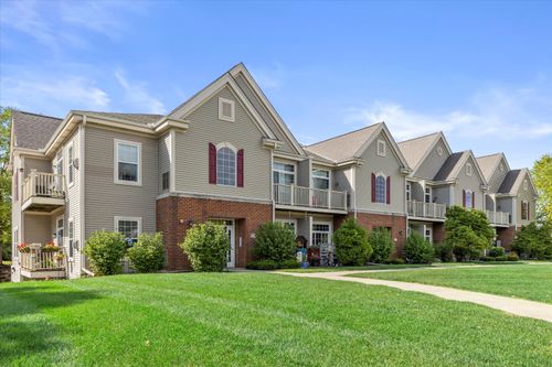 20616743 Blackberry Cir, Jackson, WI, 53037-8992 | Card Image