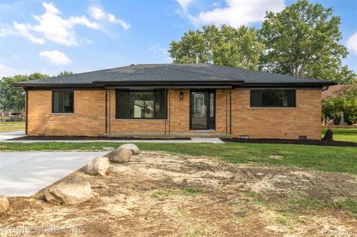 47900 Jefferson Ave, Chesterfield, MI, 48047-2222 | Card Image