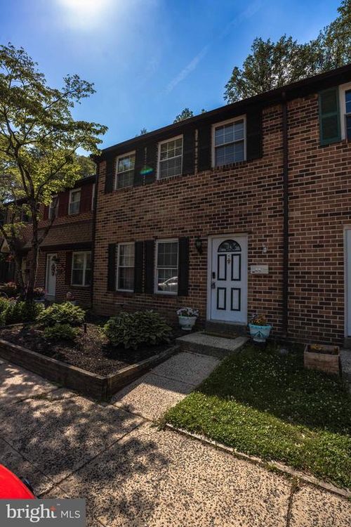 65 Constitution Ave, DOYLESTOWN, PA, 18901-2261 | Card Image