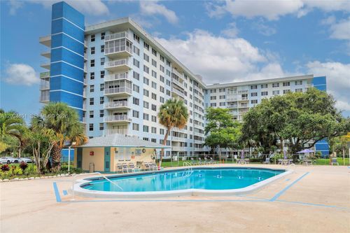 504-4200 Hillcrest Dr, Hollywood, FL, 33021-7909 | Card Image