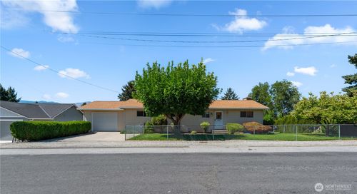 476 N James Ave, East Wenatchee, WA, 98802-4949 | Card Image