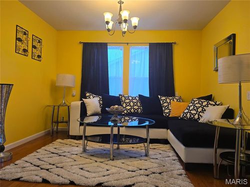 2695 Valley Brook Dr, Florissant, MO, 63031-1981 | Card Image