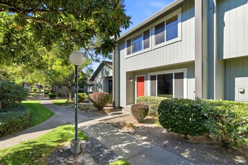 377 Wall Pl, Santa Rosa, CA, 95401-8430 | Card Image