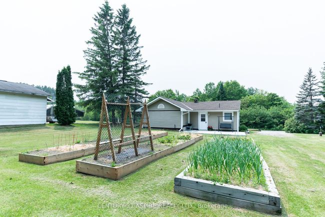 150 Hunts Rd, House other with 2 bedrooms, 1 bathrooms and 8 parking in Chalk River ON | Image 32