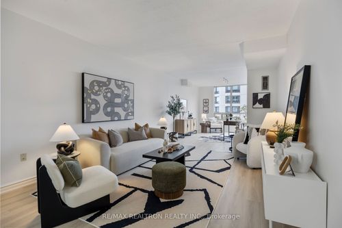 316-333 Clark Ave W, Thornhill, ON, L4J7K4 | Card Image