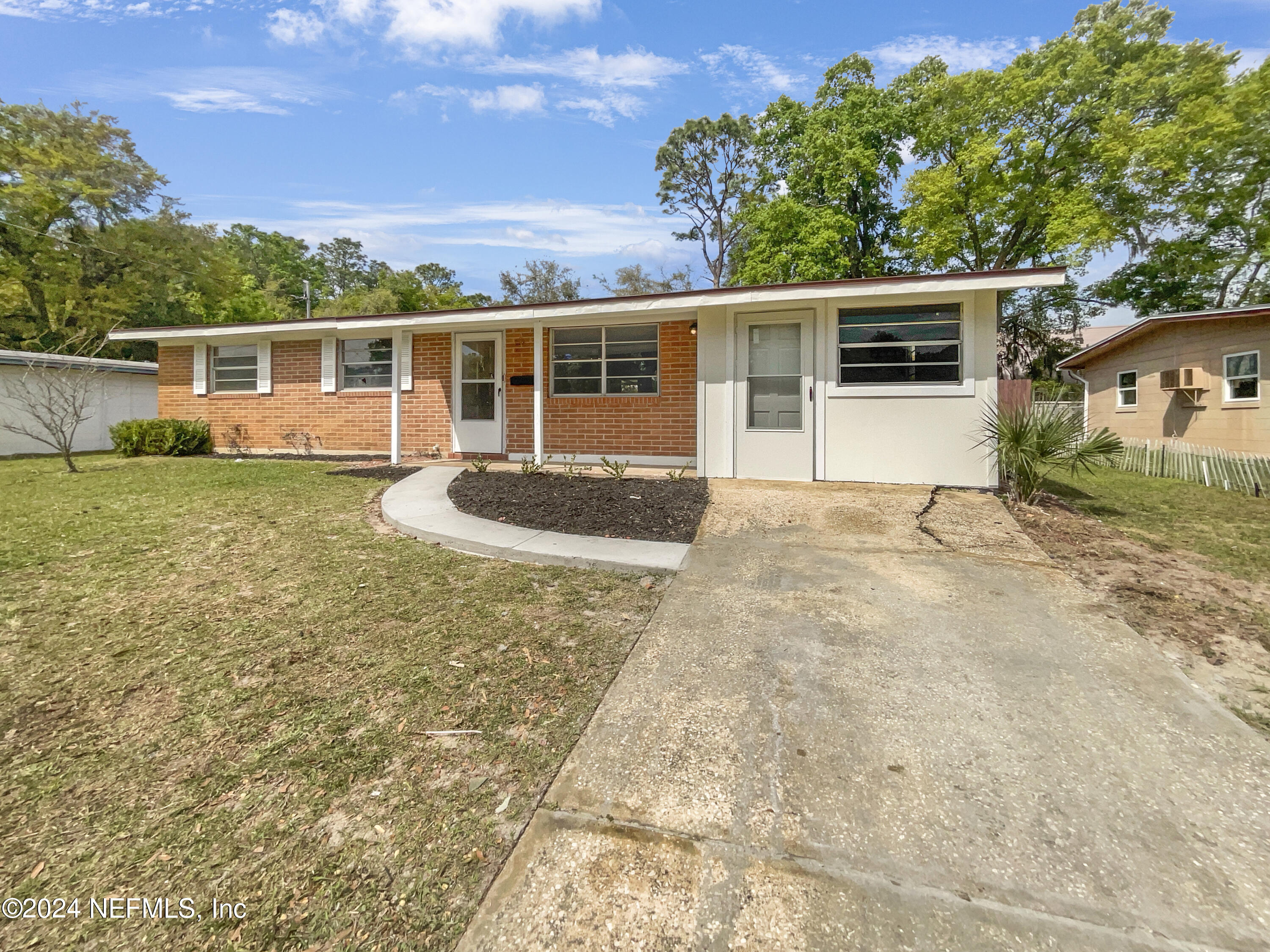 Renne Dr, Jacksonville, FL 32218