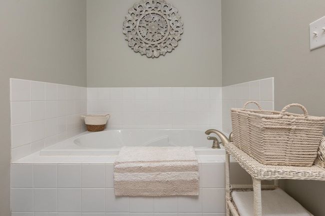 21 Spring View Dr, House attached with 3 bedrooms, 3 bathrooms and null parking in STAUNTON VA | Image 26