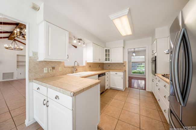 425 Crestwind Dr, House other with 3 bedrooms, 3 bathrooms and null parking in Windcrest TX | Image 11