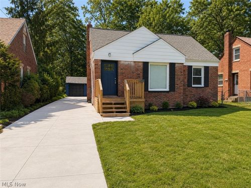 325 E 257th St, Euclid, OH, 44132-1049 | Card Image