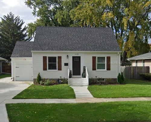 1025 Queen Anne St, Woodstock, IL, 60098-2848 | Card Image