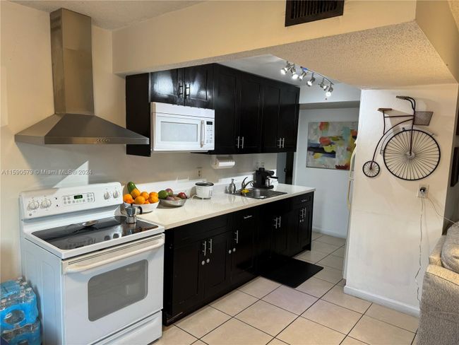 112D - 9321 Sw 4th St, Condo with 2 bedrooms, 1 bathrooms and null parking in Miami FL | Image 13