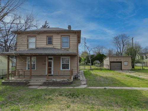 825 N 7th St, Arkansas City, KS, 67005-2015 | Card Image