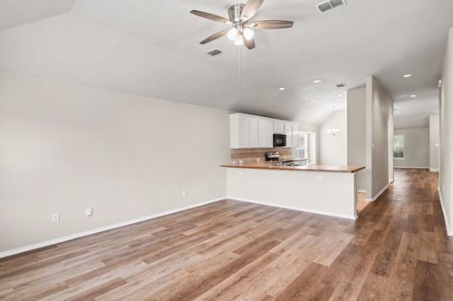 633 Horn St, Crowley, TX, 76036-3433 | Card Image