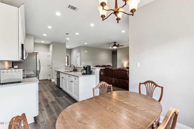 Breakfast nook | Image 6