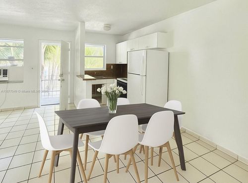 apt-10-855 W 29th St, Hialeah, FL, 33012-5646 | Card Image