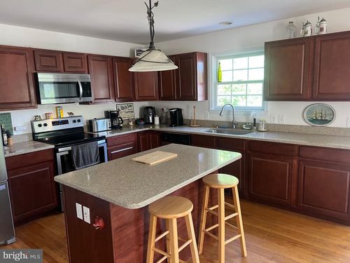 3661 2nd Ave, EDGEWATER, MD, 21037-3945 | Card Image