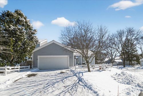 61 Oak Creek Trl, Madison, WI, 53717-1509 | Card Image