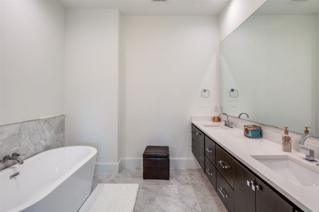 Ensuite bath with bath tub, double sinks | Image 23