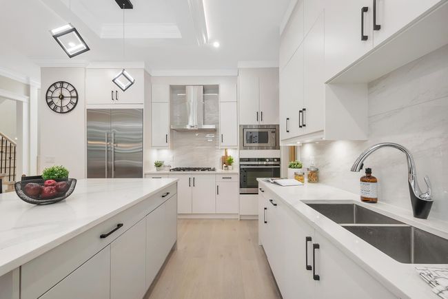 212 Blackman St, House other with 6 bedrooms, 5 bathrooms and 5 parking in New Westminster BC | Image 11
