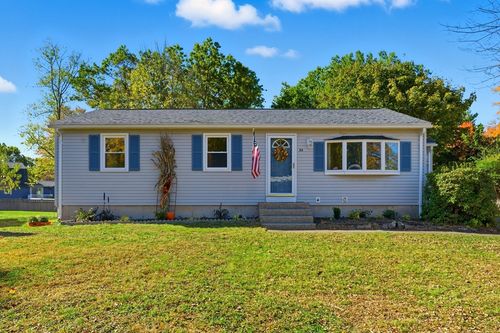 22 Phelps St, Easthampton, MA, 01027-2632 | Card Image