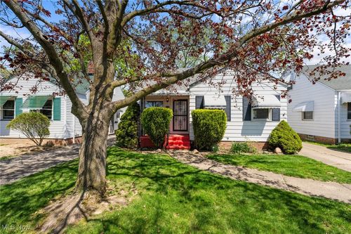 9106 Behrwald Ave, Brooklyn, OH, 44144-2627 | Card Image