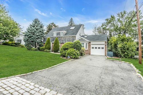 238 Parkside Dr, Roslyn Heights, NY, 11577-2210 | Card Image