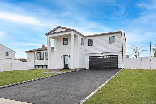 92 Kings Walk, Massapequa Park, NY, 11762-3919 | Card Image