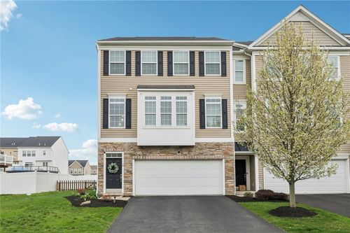 19 Truman Cir, Mc Kees Rocks, PA, 15136-5303 | Card Image