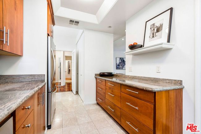 204 - 1830 Westholme Ave, Condo with 2 bedrooms, 3 bathrooms and 2 parking in LOS ANGELES CA | Image 10