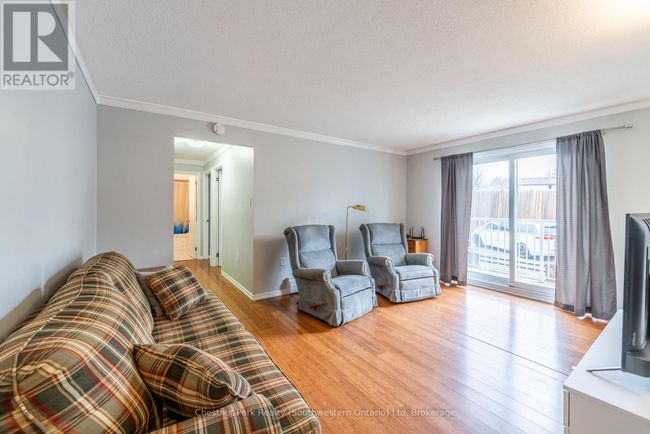 7 - 37 Conroy Cres, Condo with 2 bedrooms, 1 bathrooms and 1 parking in Guelph ON | Image 6