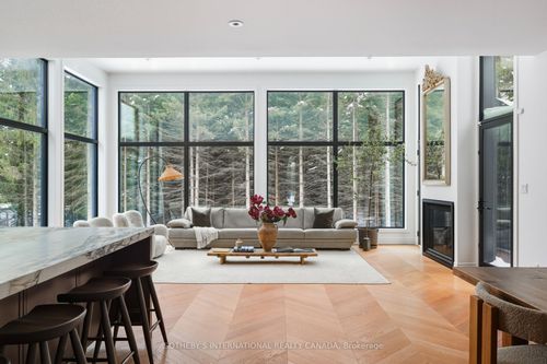 4640 Nassagaweya Puslinch Tline, Moffat, ON, L0P1J0 | Card Image