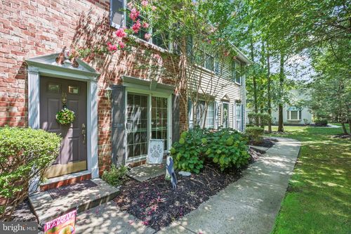 25 Chambord Ct, Trenton, NJ, 08619-4703 | Card Image