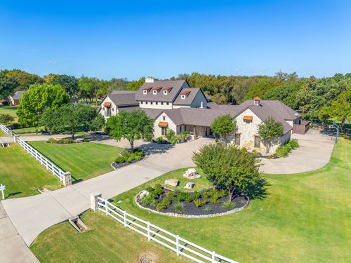 130 Ranchway Dr, Burleson, TX, 76028-7864 | Card Image