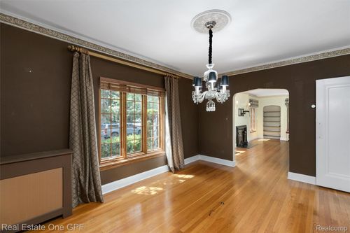 542 Cadieux Rd, Grosse Pointe, MI, 48230-1508 | Card Image