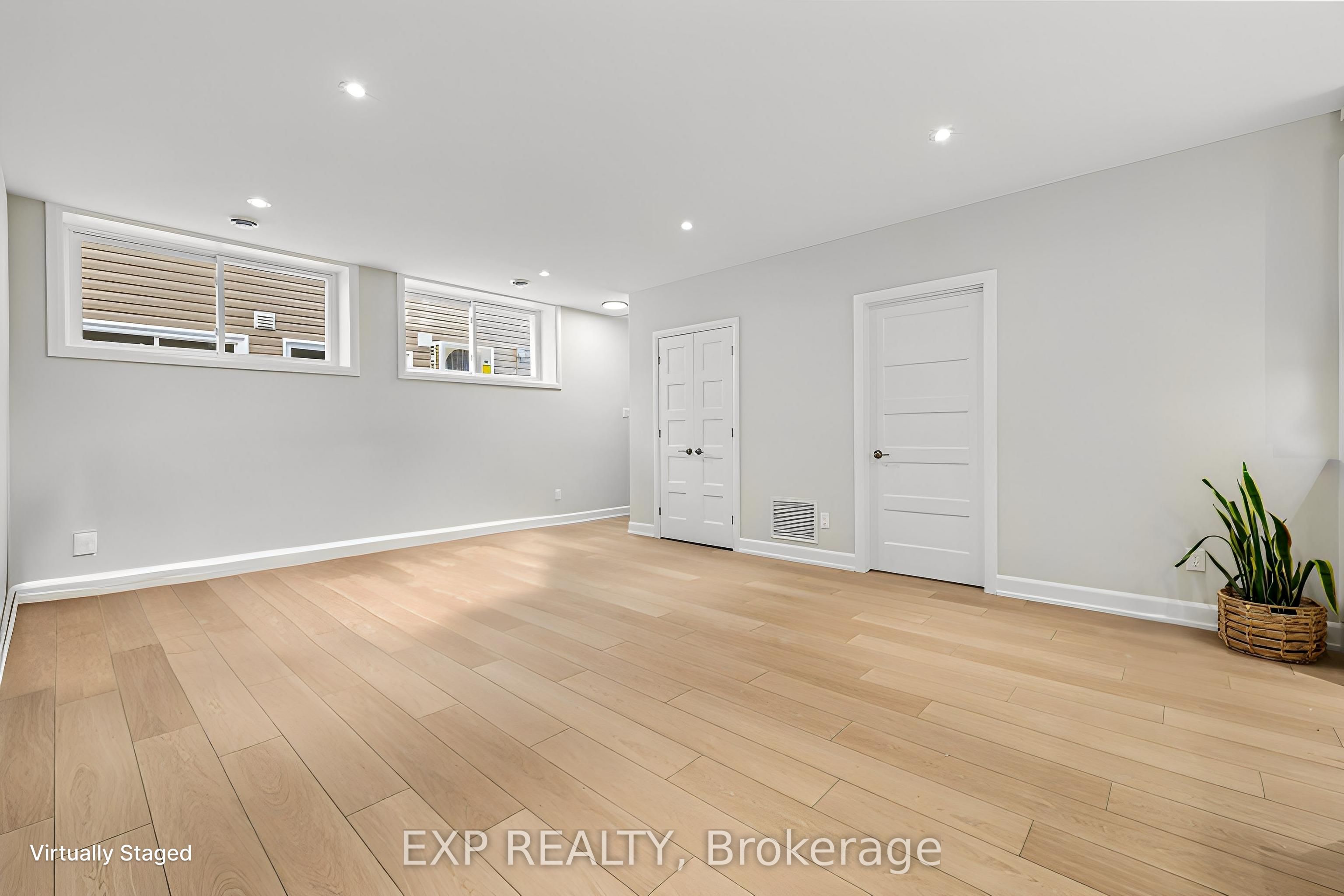 Residential Lease in Russell 3