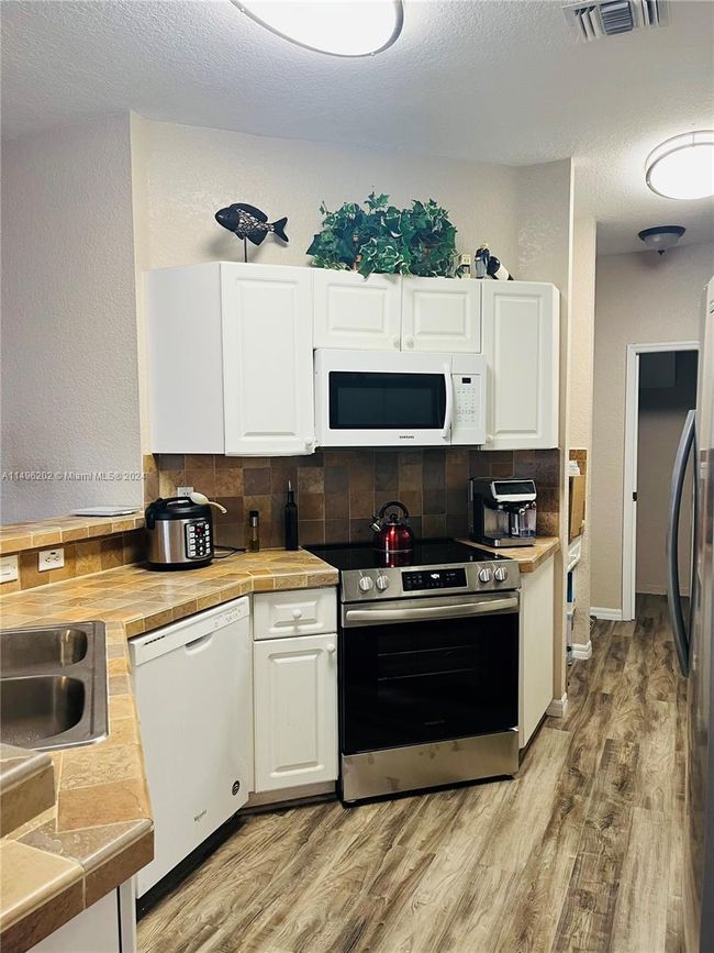 13748 Sw 118 Th Ter, Townhouse with 3 bedrooms, 3 bathrooms and null parking in Miami FL | Image 17
