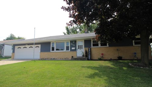 815 Redwood St, West Bend, WI, 53095-4149 | Card Image