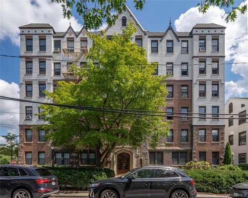 4d-100 Parkway Rd, Bronxville, NY, 10708-3637 | Card Image