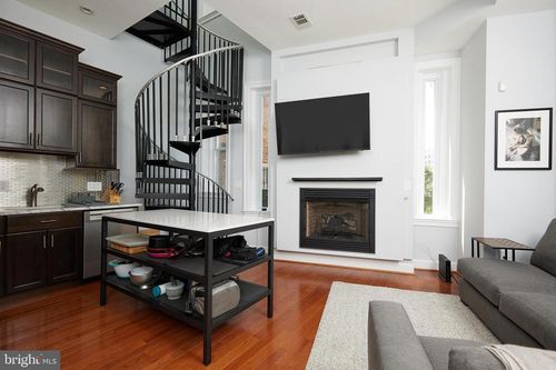 unit-3-2019 19th St Nw, WASHINGTON, DC, 20009-1376 | Card Image